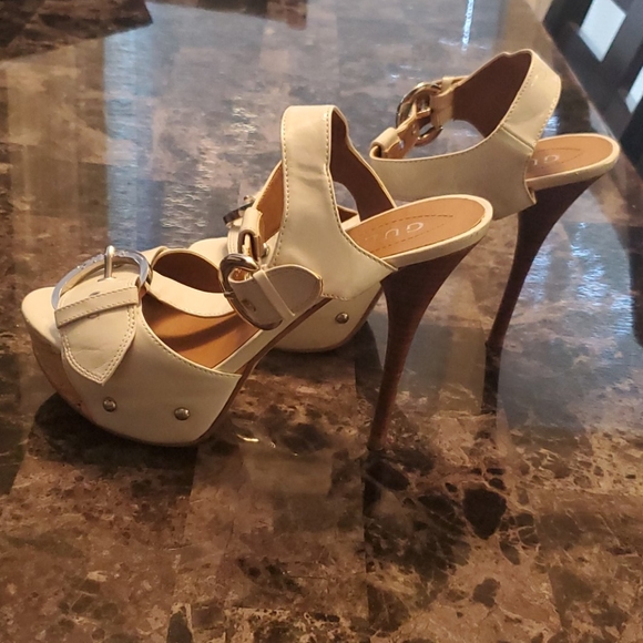 Sz 6 White peep toe heels - Picture 2 of 4